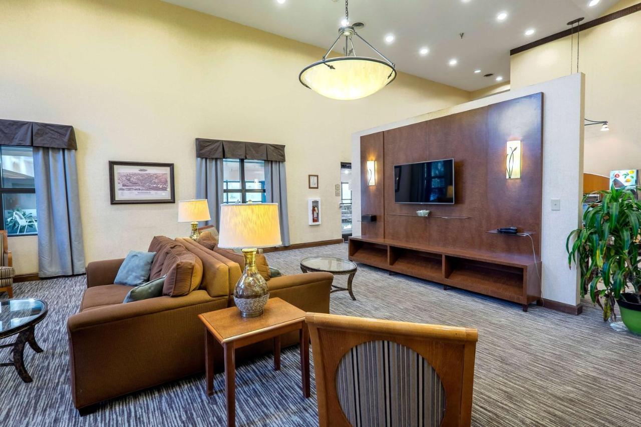 Hotel Wingate By Wyndham Waynesboro Esterno foto